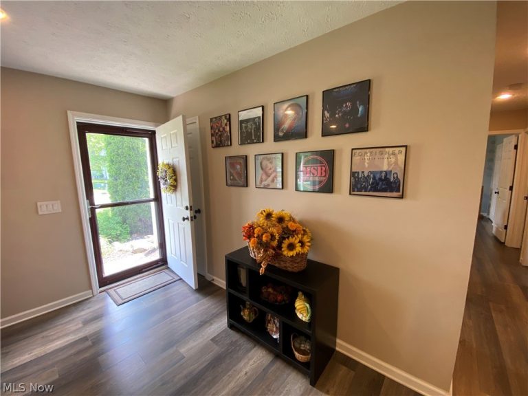 578 FIELDSTONE Drive, Amherst, OH - Photo 8