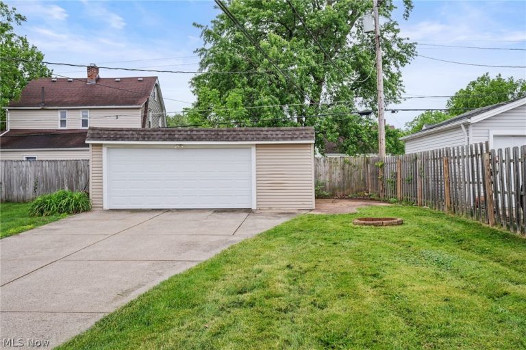 4423 Russell Avenue, Parma, OH - Photo 3