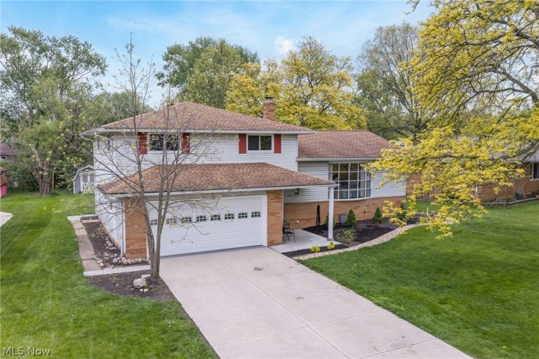 5609 Pinnacle Park Drive, Seven Hills, OH - Photo 2