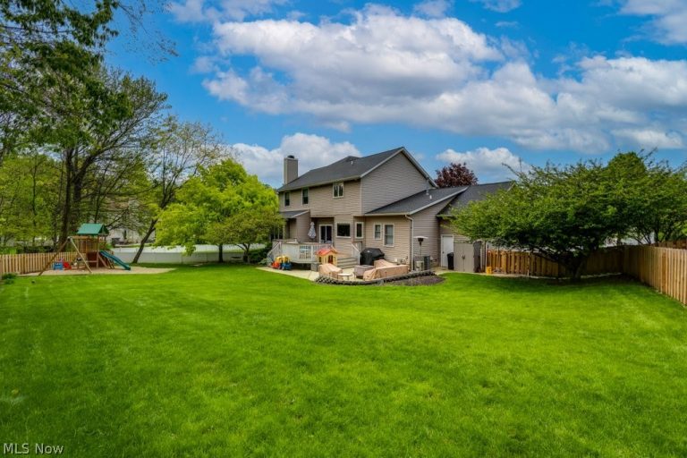 326 Saint Lawrence Circle, Northfield, OH - Photo 3