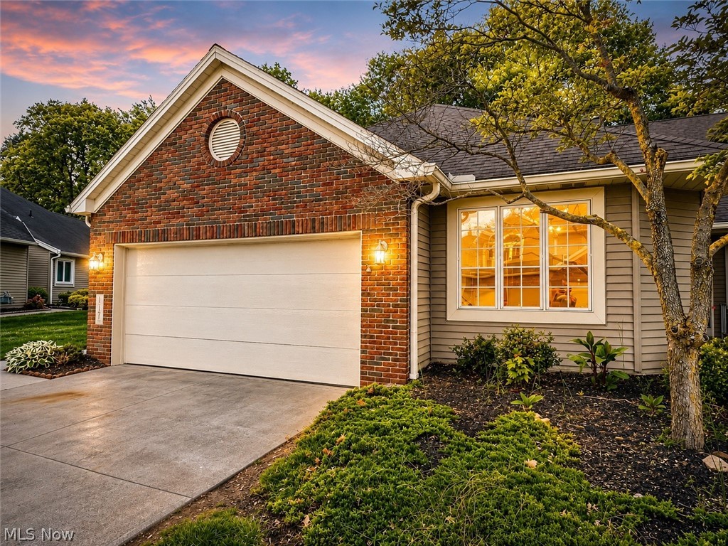 117 Ambleside Way, Amherst, OH