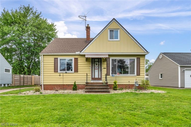 6294 Alexandria Drive, Parma Heights, OH - Photo 2