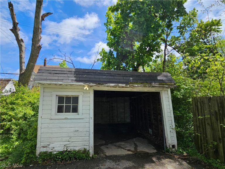 931 Yellowstone Road, Cleveland, OH - Photo 5