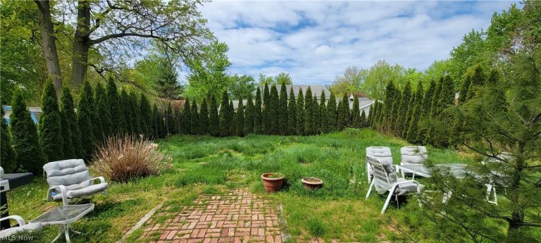 1072 Valley Creek Drive, Eastlake, OH - Photo 4