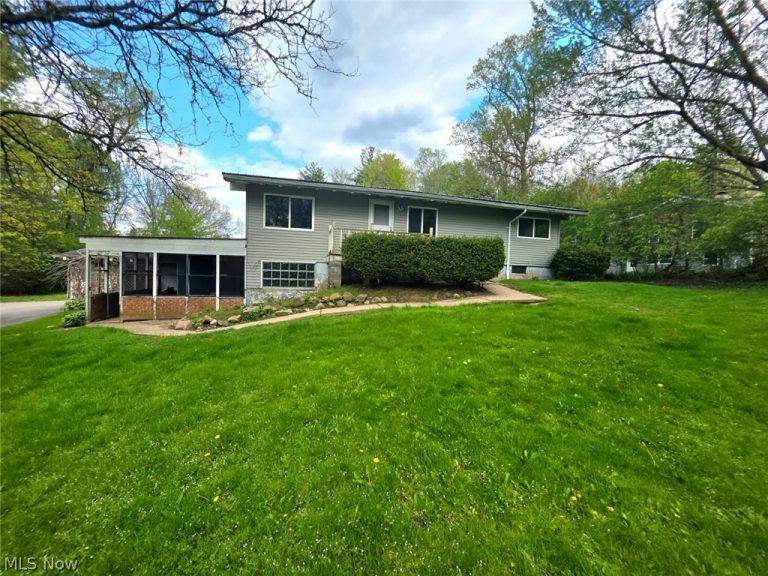 7620 Birchmont Drive, Chagrin Falls, OH - Photo 2