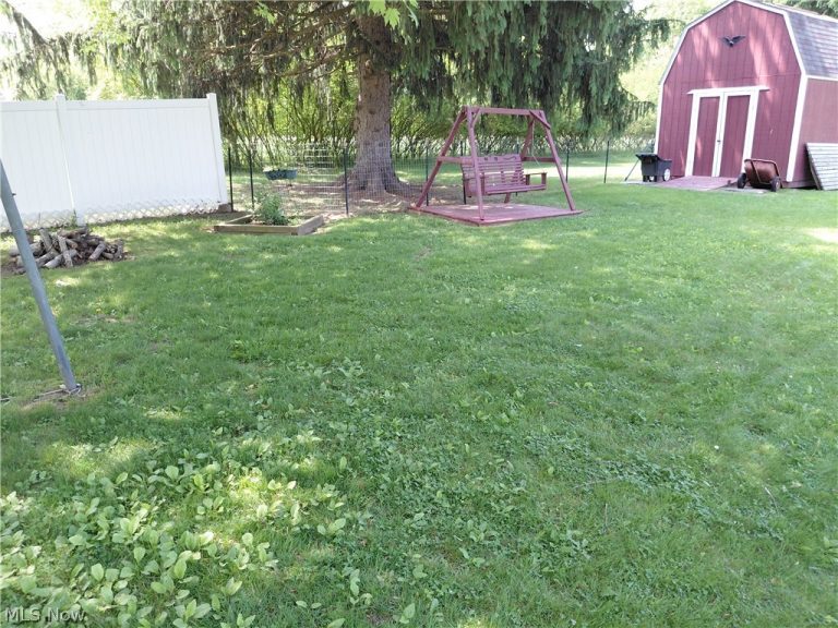 7489 Van Ness Avenue, Hubbard, OH - Photo 6