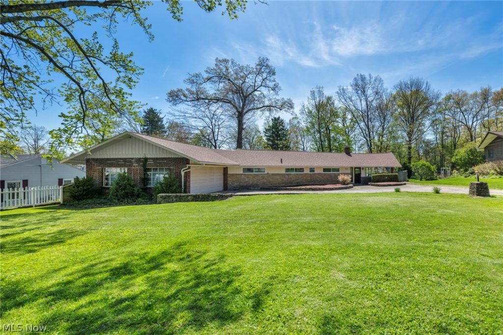 900 Magnolia Avenue, Cuyahoga Falls, OH