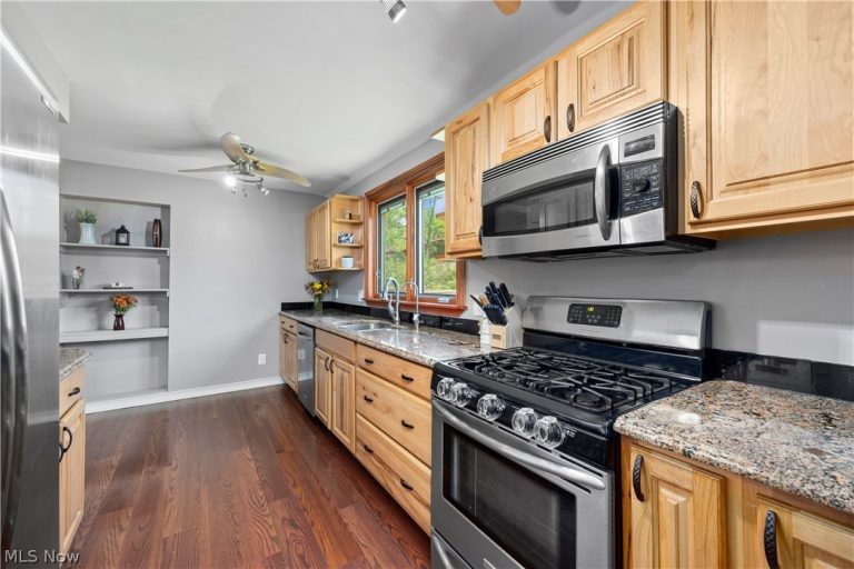 15665 Bennett Road, North Royalton, OH - Photo 8