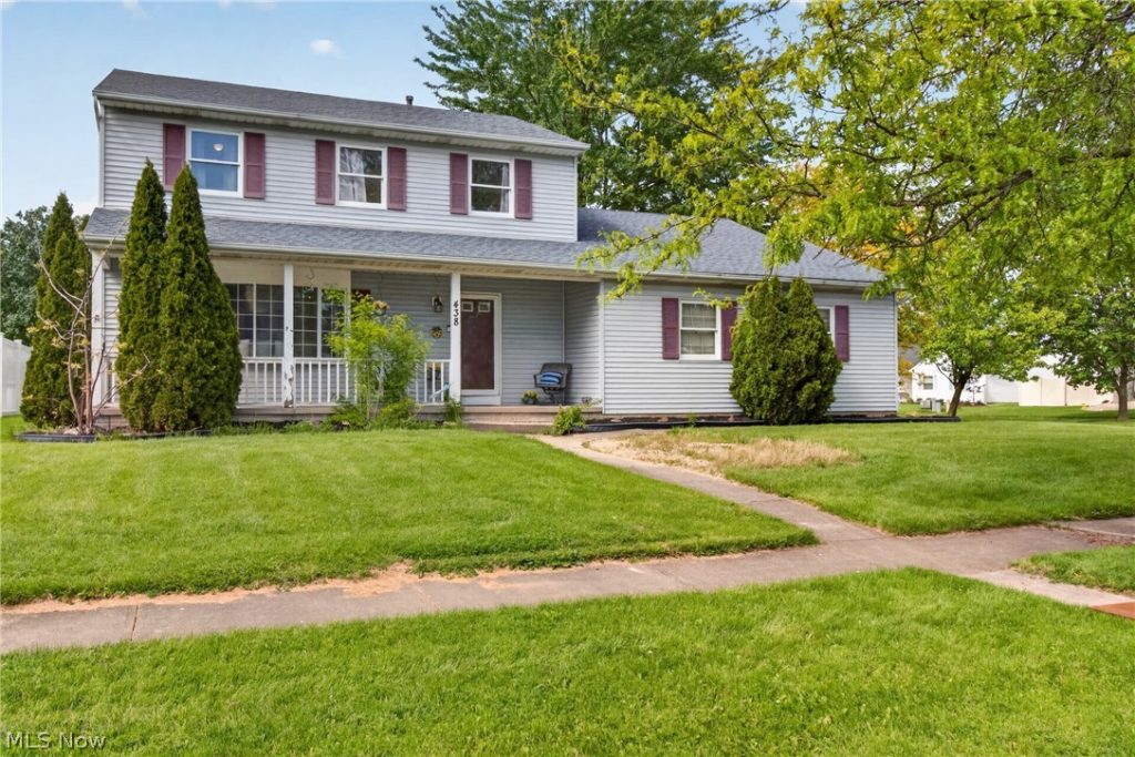 438 Hampton Drive, Elyria, OH