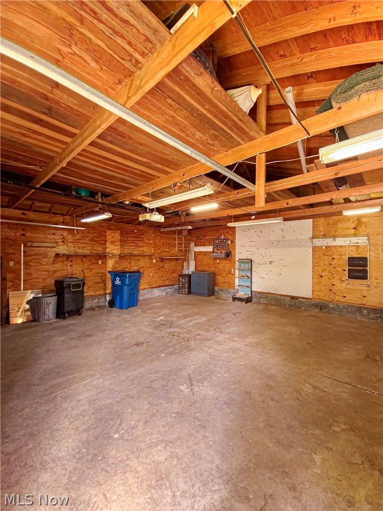 664 Tenney Avenue, Campbell, OH - Photo 8