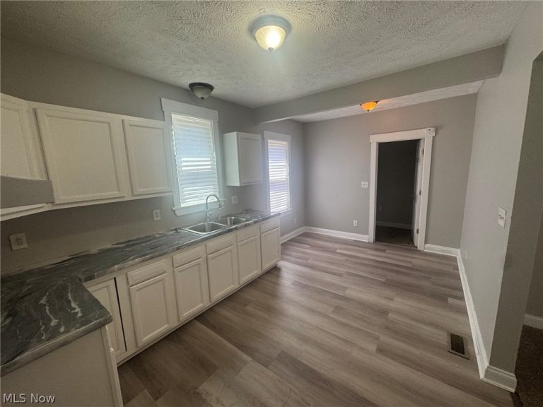 9710 Easton Avenue, Cleveland, OH - Photo 6