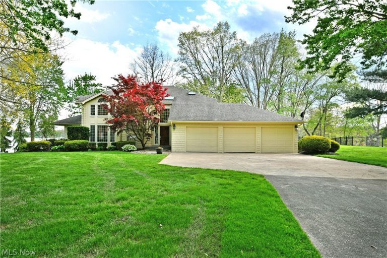 1551 Lake Crest Drive, Roaming Shores, OH, 44084