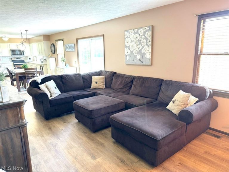 3906 Webb Road, Ravenna, OH - Photo 8