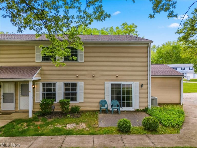 13622 Oakbrook Drive #3622, North Royalton, OH - Photo 2