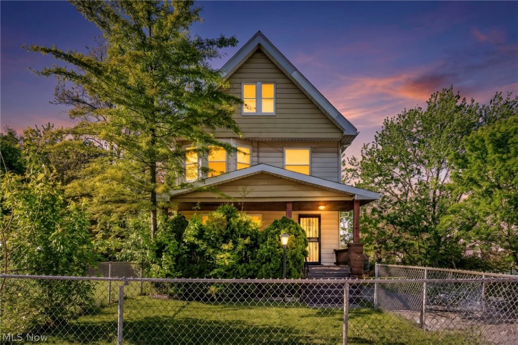 12015 Osceola Avenue, Cleveland, OH