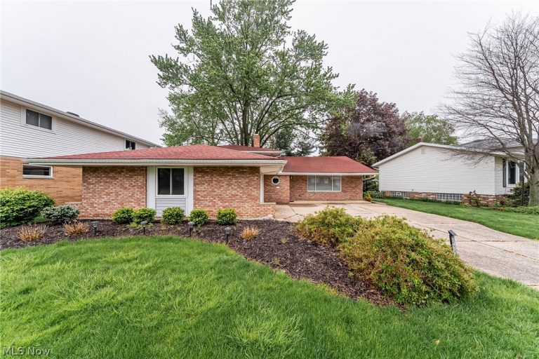 21298 Nottingham Drive, Cleveland, OH - Photo 4