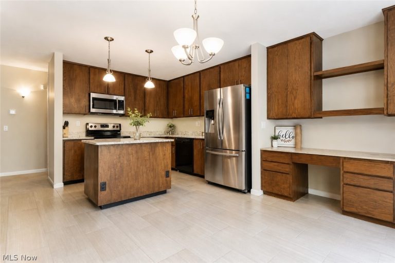 18251 Glencreek Lane, Strongsville, OH - Photo 6