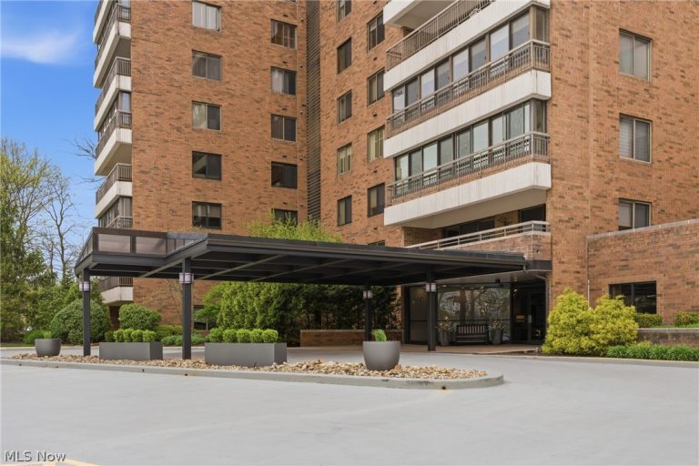 27500 Cedar Road #808, Beachwood, OH - Photo 2