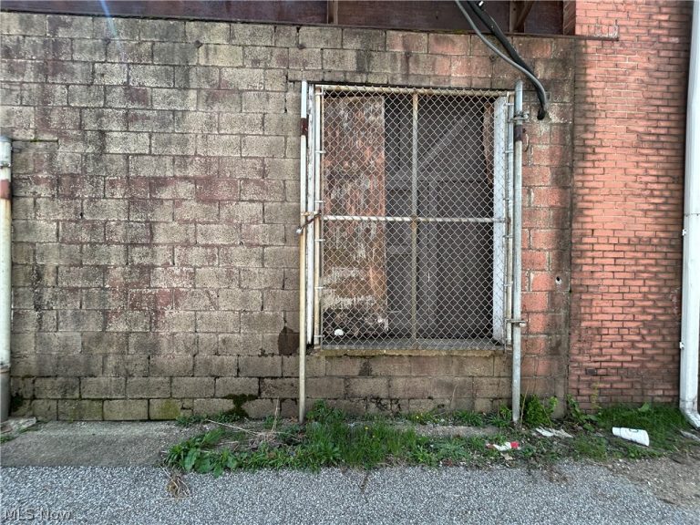 652 Main Street, Follansbee, WV - Photo 6