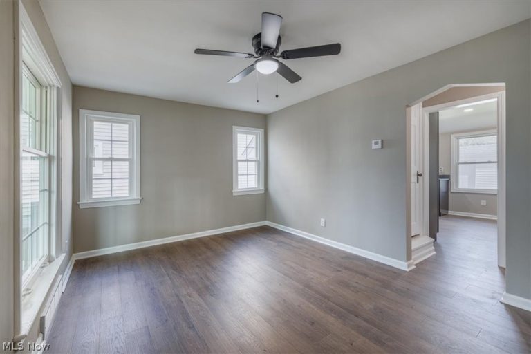 12329 Darlington Avenue, Garfield Heights, OH - Photo 6