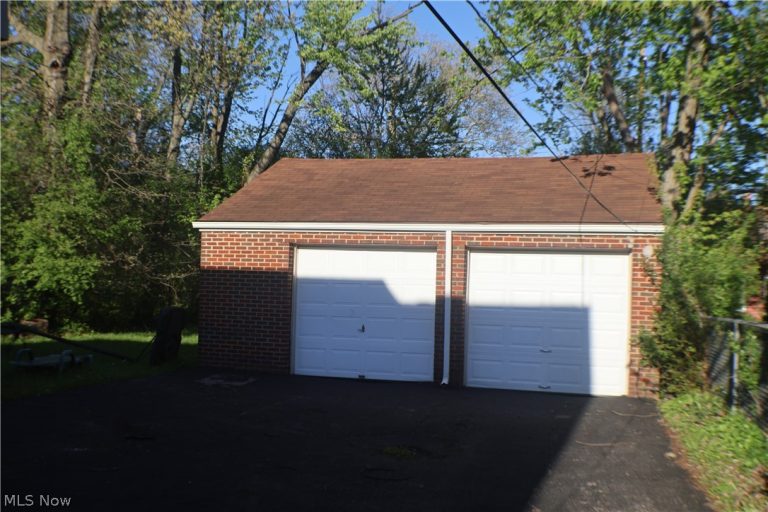 2529 Canterbury Road, Cleveland Heights, OH - Photo 3