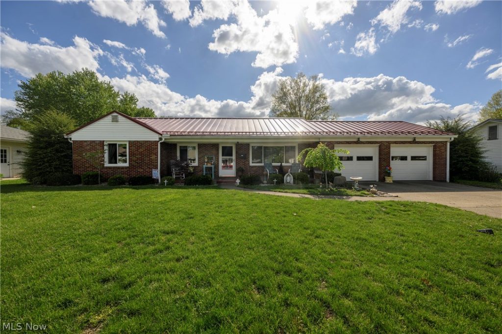 1920 Dover Avenue, Dover, OH