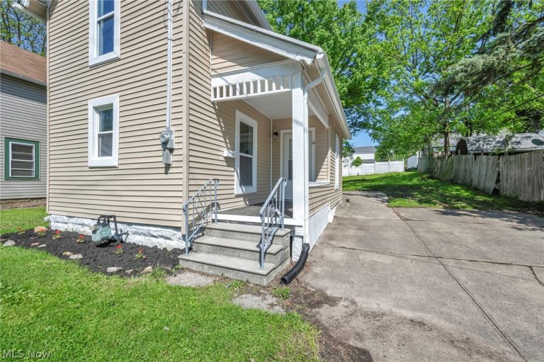 1 Smith Court, Elyria, OH - Photo 3