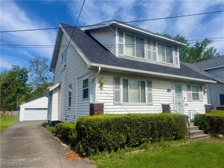 1056 Homewood, Warren, OH - Photo 2
