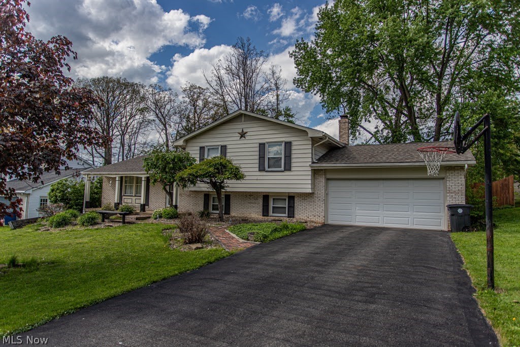 8523 Sleepy Hollow Drive, Warren, OH