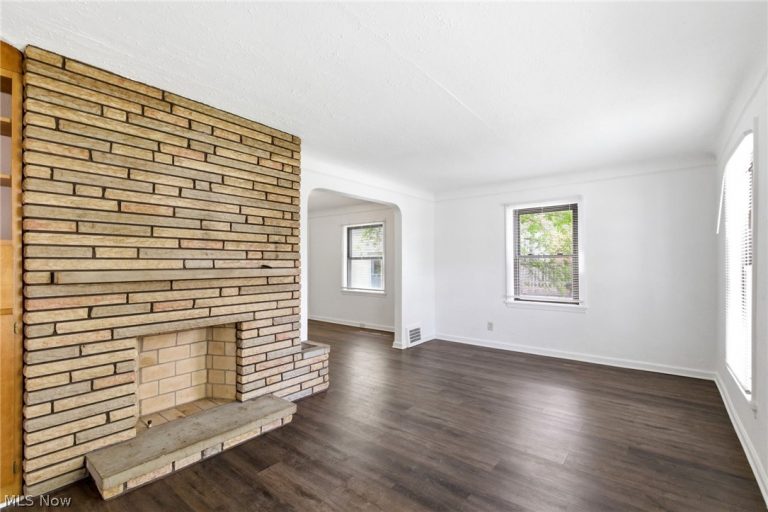 2261 Warren Road, Lakewood, OH - Photo 8
