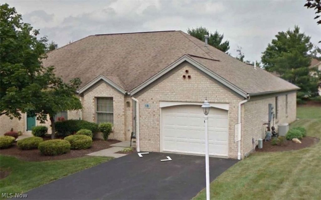 810 Southwestern Run #15, Poland, OH