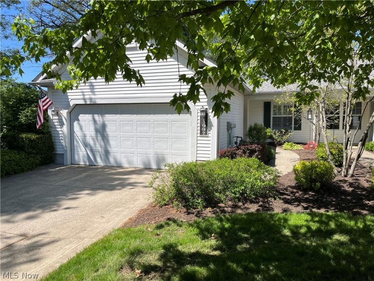 33992 Sunflower Lane, North Ridgeville, OH - Photo 2