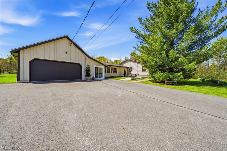16715 Nauvoo Road, Middlefield, OH - Photo 3