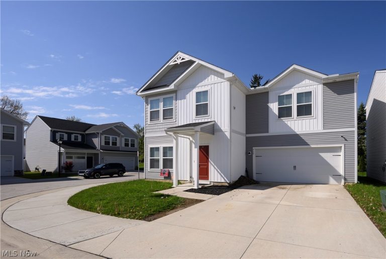 460 Auld Farm Circle, Akron, OH - Photo 2