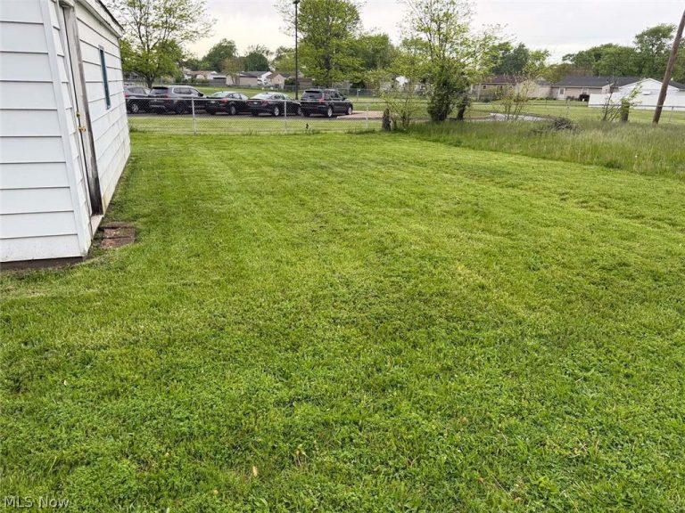 1939 Midway Avenue, Canton, OH - Photo 5