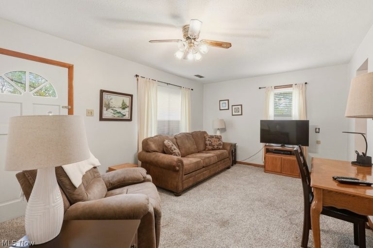 39 Castle Drive, Stow, OH - Photo 3
