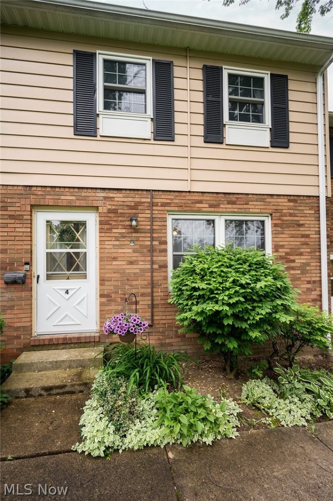 8276 Deepwood Boulevard, Mentor, OH