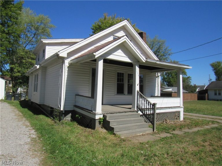 1056 Raymond Street, Warren, OH - Photo 2