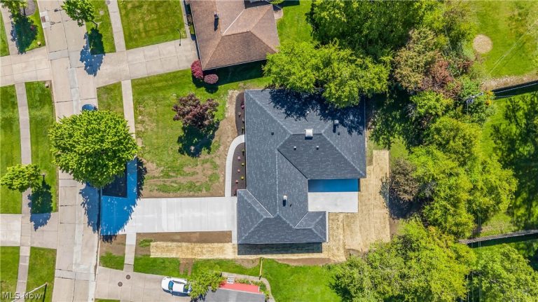 1982 Edenhall Drive, Lyndhurst, OH - Photo 4