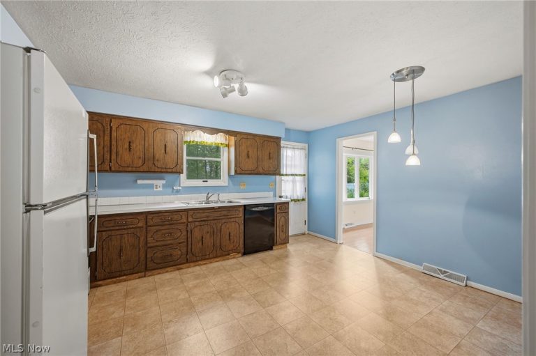 3920 Skyview Drive, Brunswick, OH - Photo 8