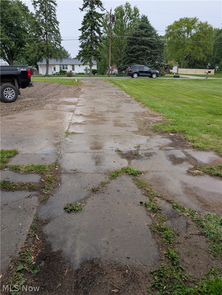 6706 Oakfield Street, East Canton, OH - Photo 2