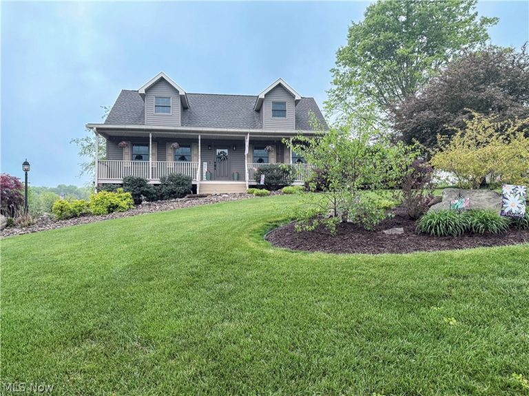 247 Spence Road, Belpre, OH - Photo 2
