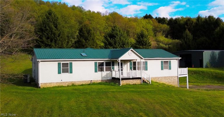 6878 Veterans Boulevard, Chester, WV - Photo 2
