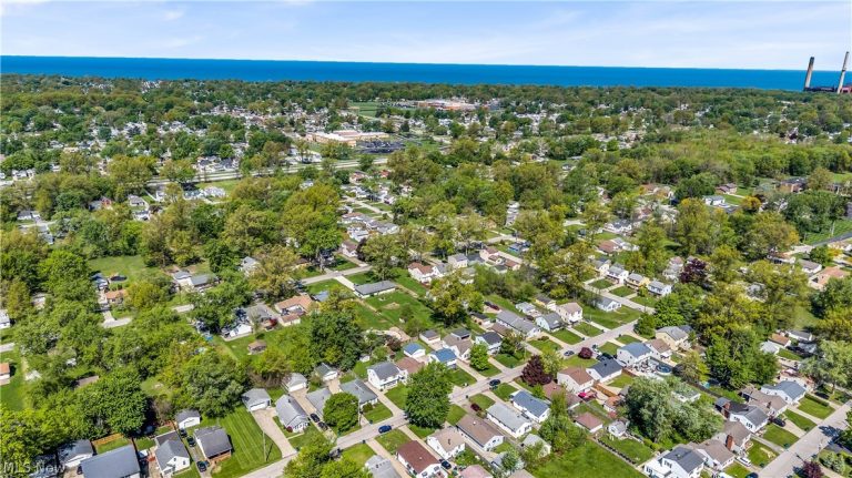 1248 359th Street, Eastlake, OH - Photo 6
