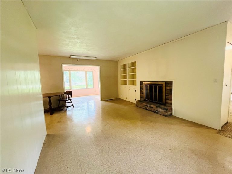 723 Trotter Lane, Berea, OH - Photo 3