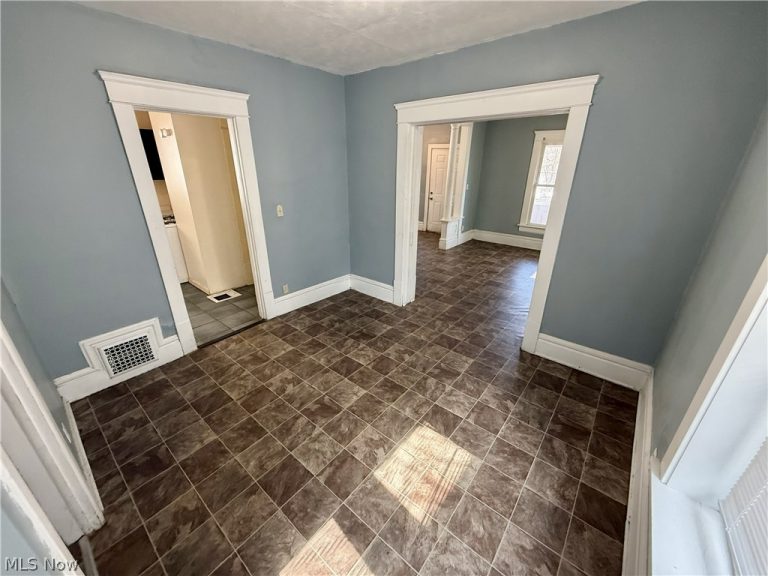 222 Rhodes Avenue, Akron, OH - Photo 4