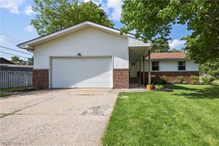 835 Columbia Drive, Amherst, OH - Photo 2
