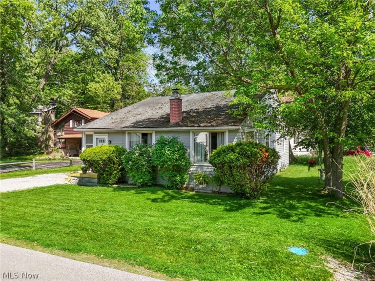 35812 Wanaka Boulevard, Eastlake, OH - Photo 3