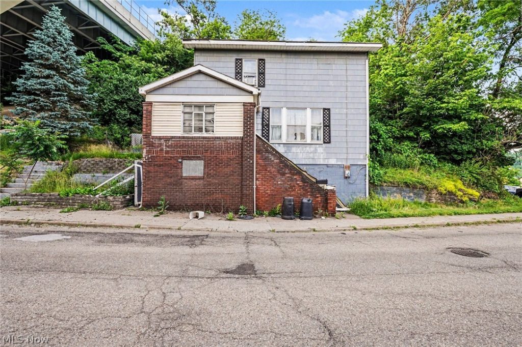 229 McLister Avenue, Mingo Junction, OH