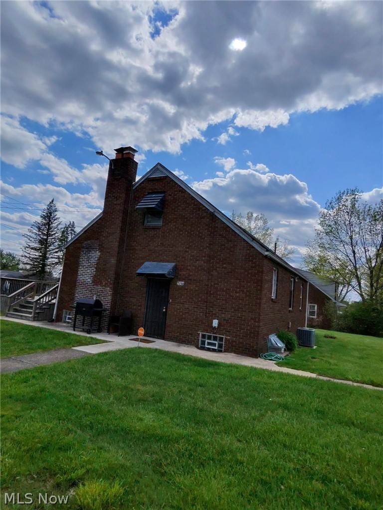 2156 Mcguffey Road, Youngstown, OH - Photo 4